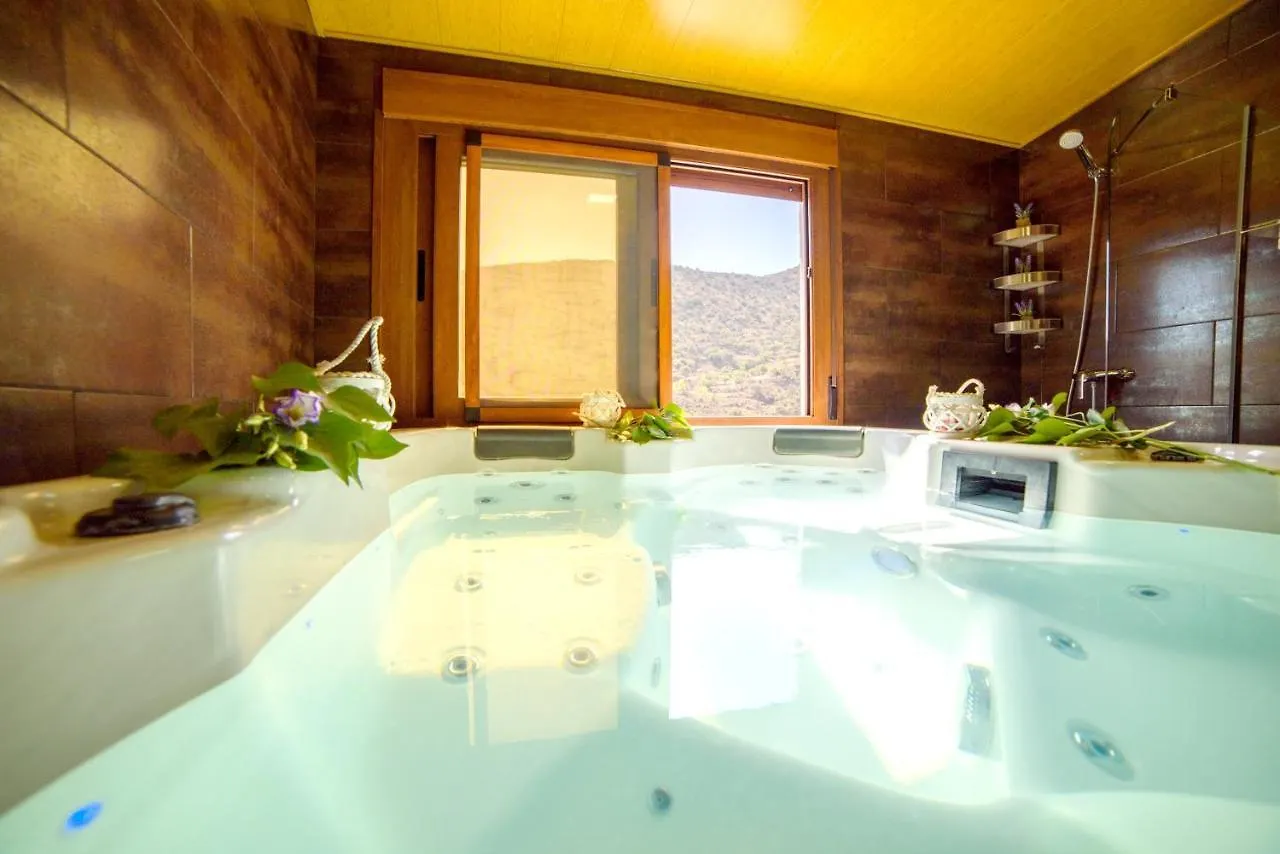 Cozy Chalet In Laroya + Pool 0*,