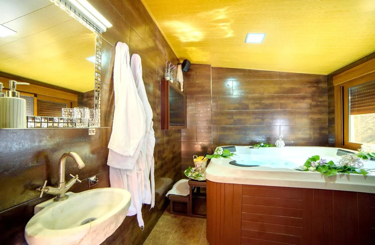 Cozy Chalet In Laroya + Pool Prázdninový dům